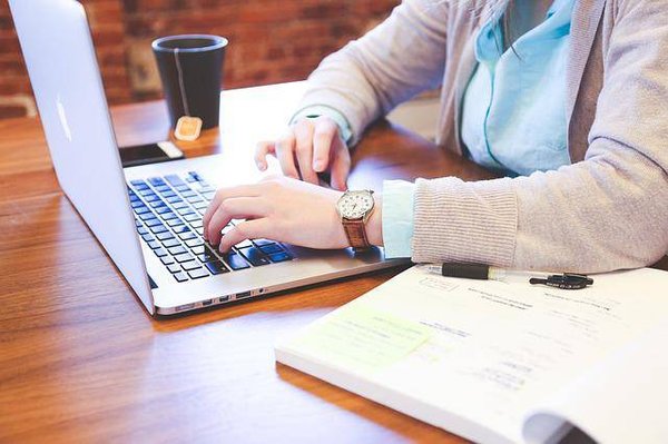 Les avantages et les inconvénients du travail à distance dans l'informatique