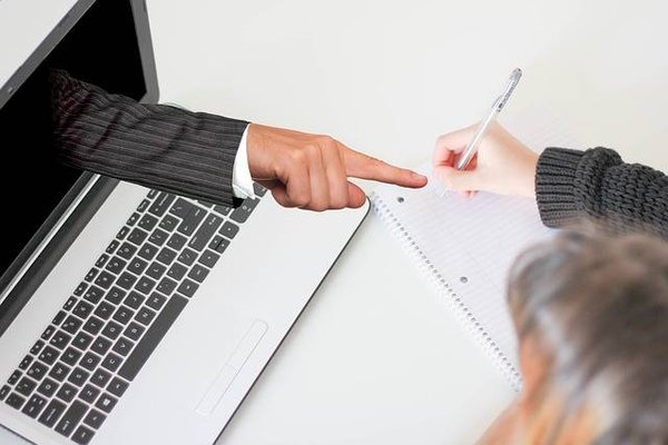 Comment choisir la bonne formation en informatique pour vous : les critères à considérer et les questions à poser avant de vous inscrire
