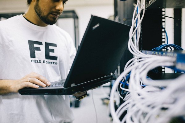 Devenir un technicien supérieur systèmes et réseaux : compétences requises et perspectives de carrière dans l'informatique